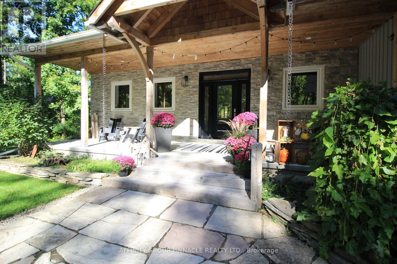 32 Irene Avenue, Kawartha Lakes (Fenelon Falls), Ontario  K0M 1N0 - Photo 6 - X12276611
