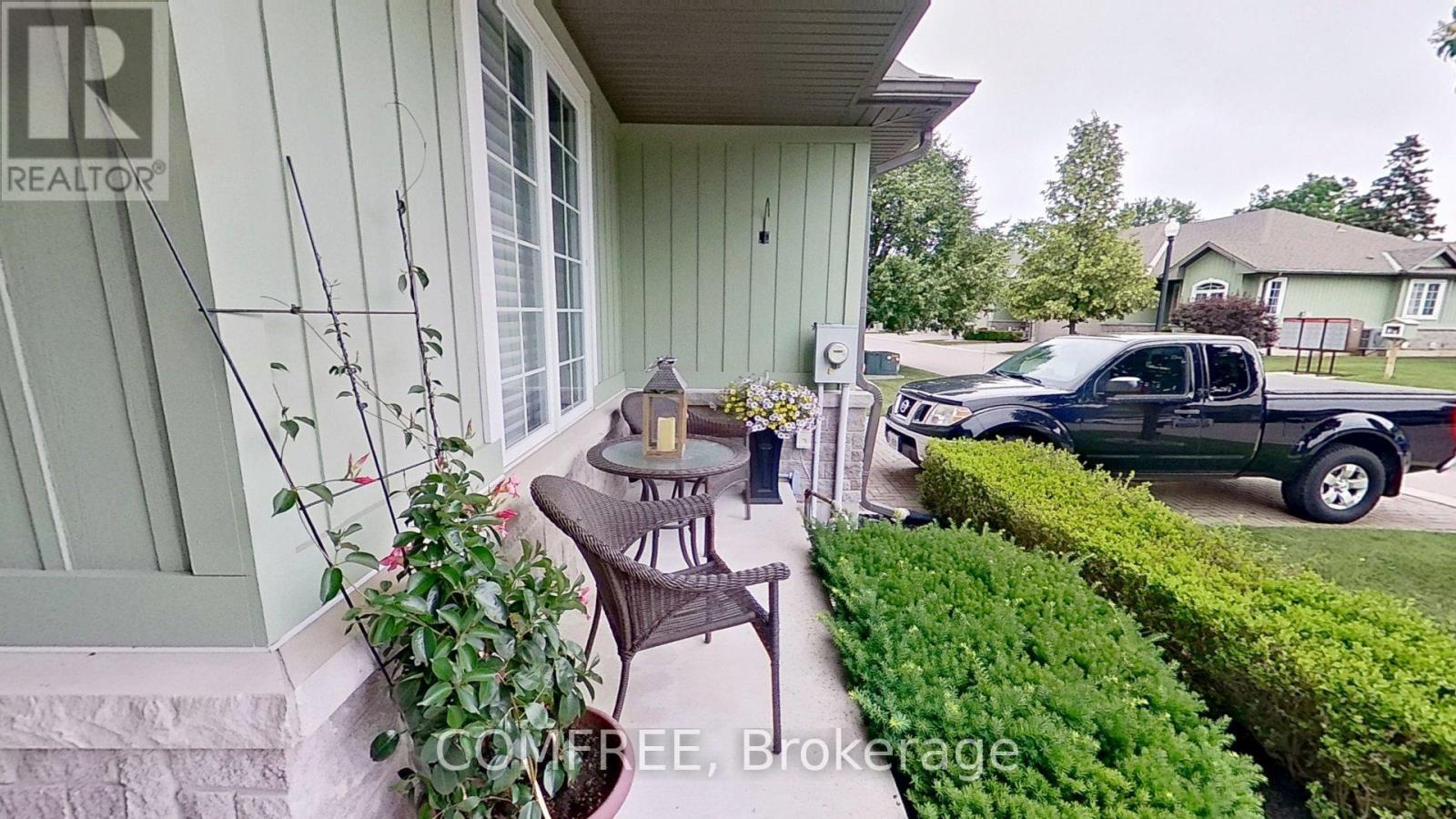 23 - 23 Oakwood Links Lane, South Huron, Ontario  N0M 1T0 - Photo 2 - X12276594