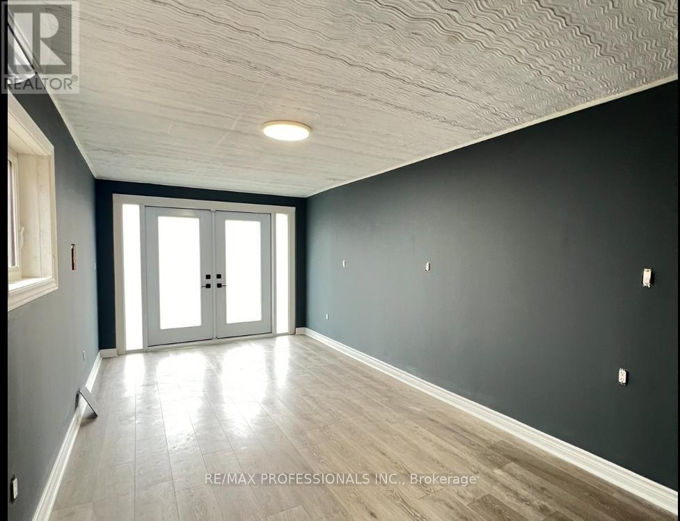 15 Ridge Drive, Oakville, Ontario  L6H 1B7 - Photo 11 - W12260089