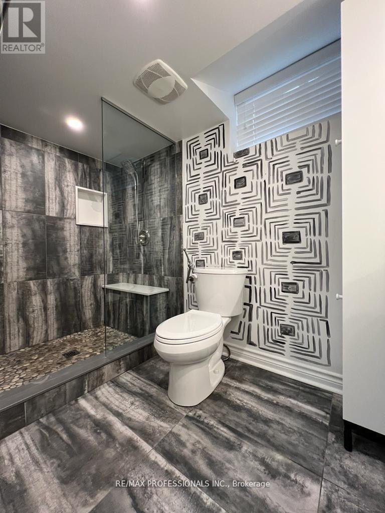 15 Ridge Drive, Oakville, Ontario  L6H 1B7 - Photo 26 - W12260089