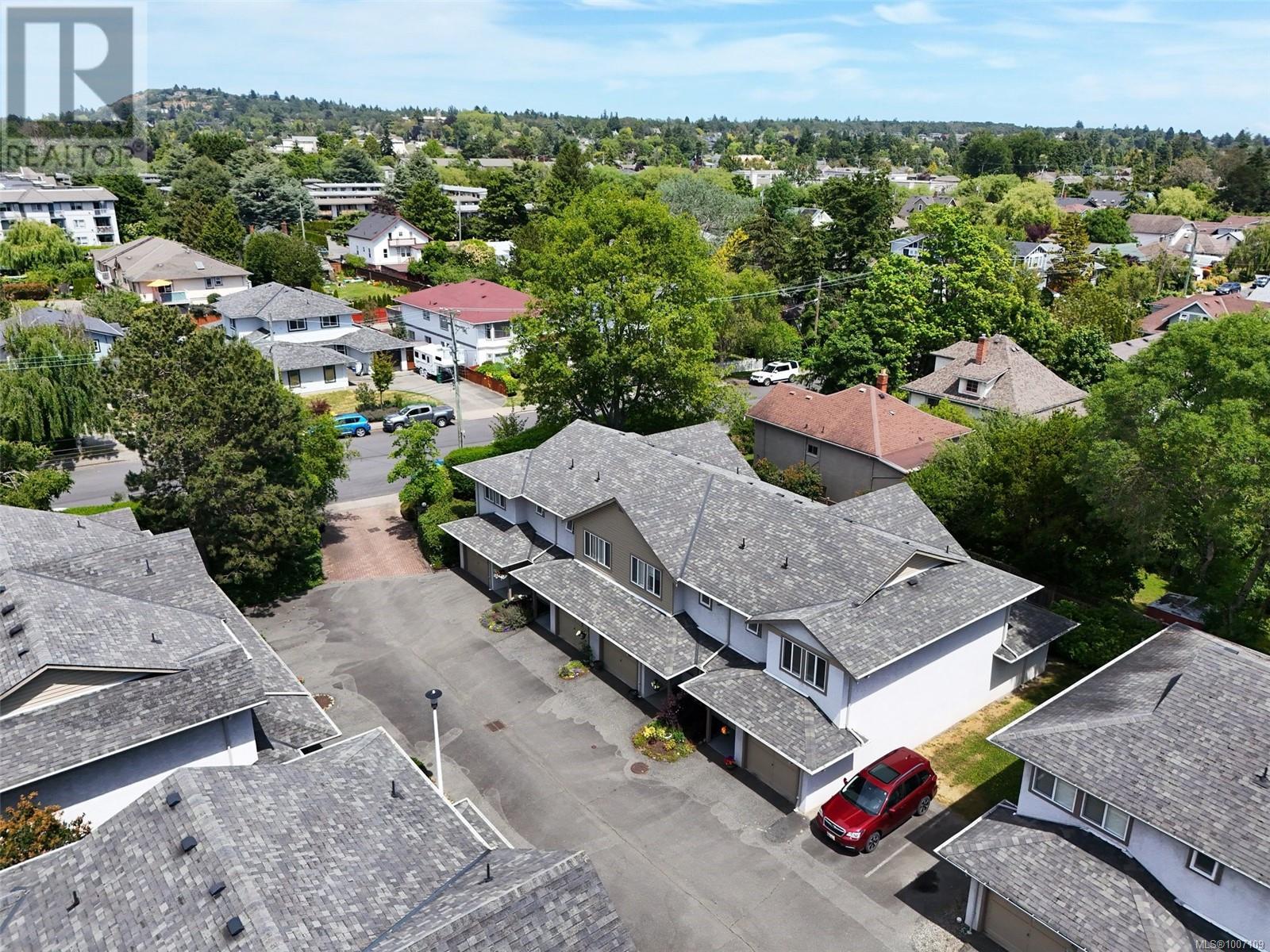 Property at 15 2669 Shelbourne St image 3