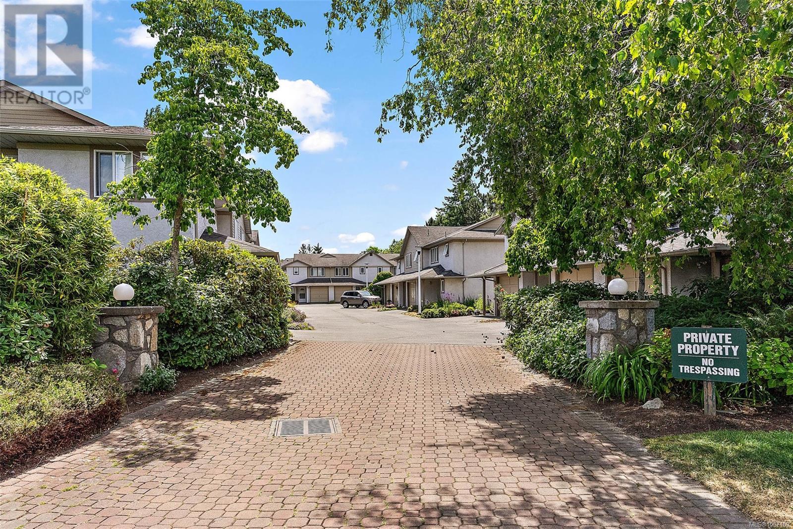 Property at 15 2669 Shelbourne St image 5