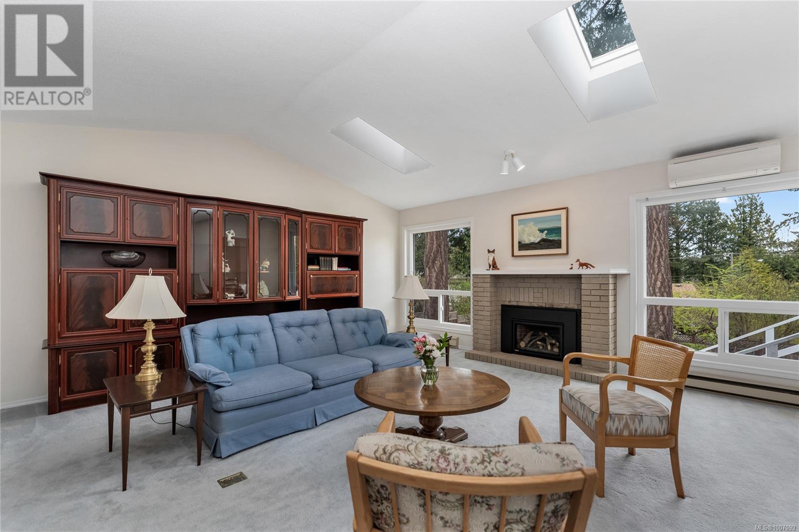 Property at 775 Menawood Pl image 3