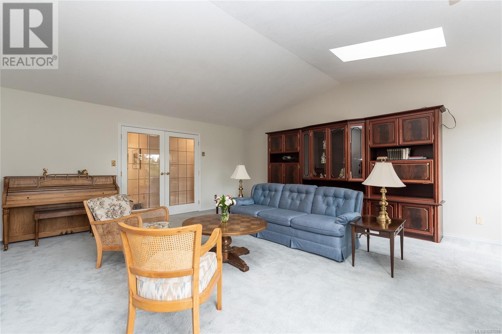 Property at 775 Menawood Pl image 2