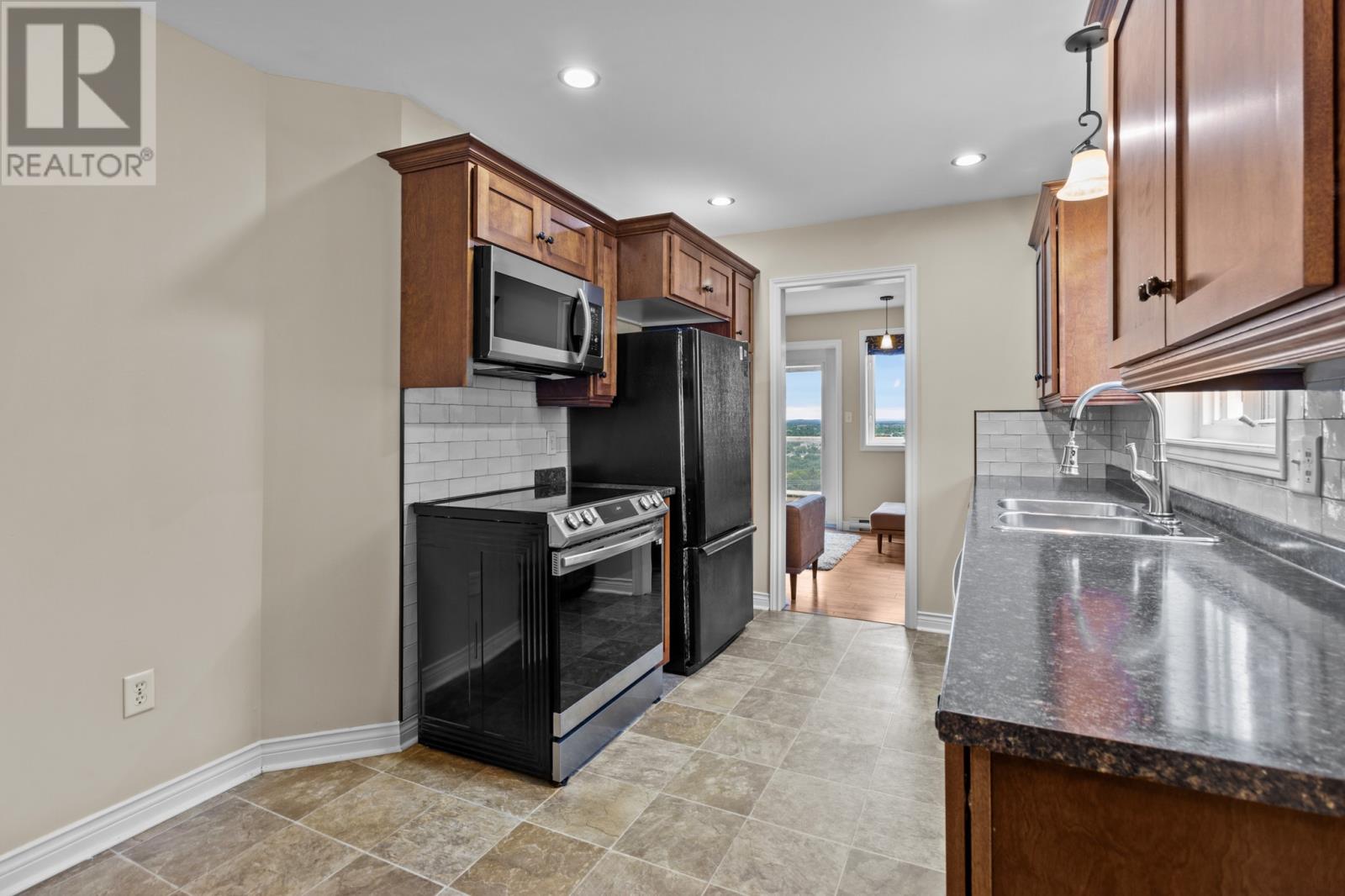 Property at 3 Dunluce Crescent image 4