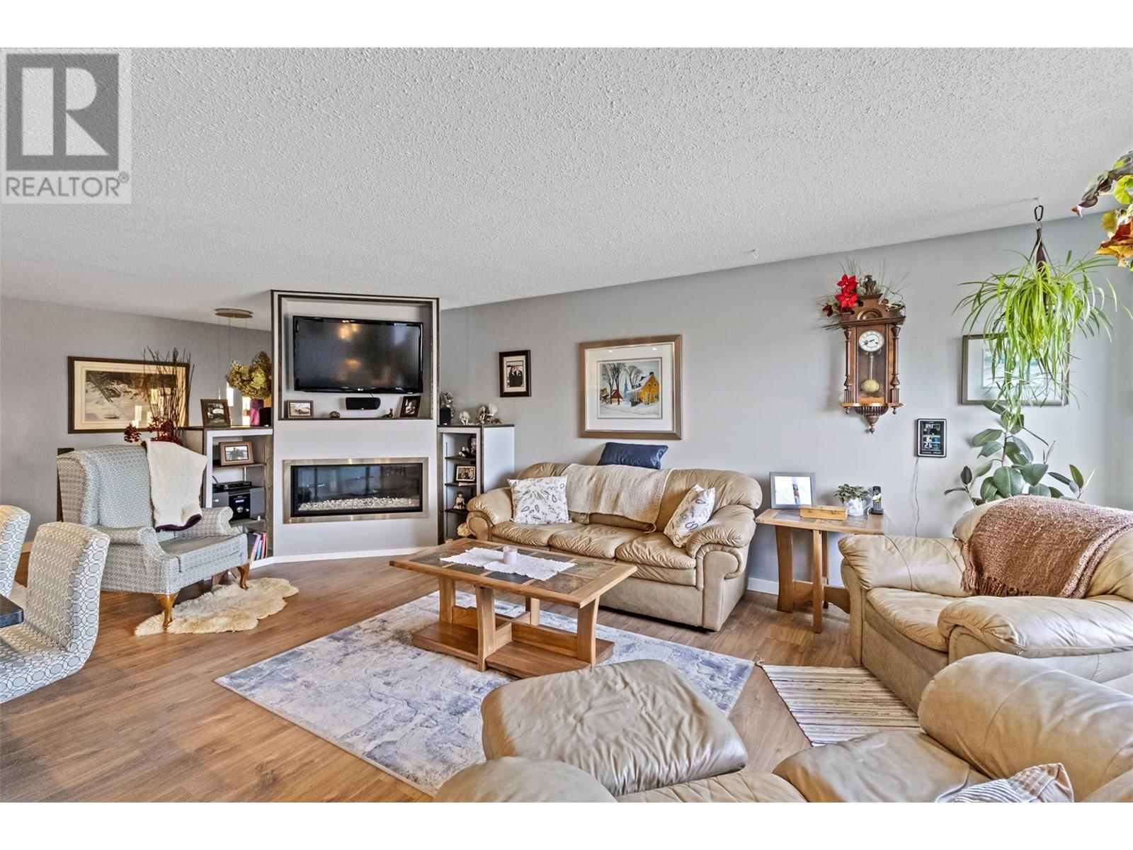 Property at 224 CYPRESS Avenue image 5