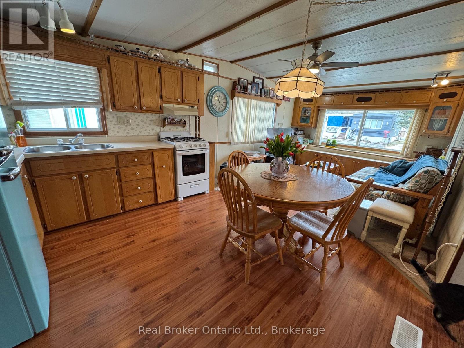 194 - 580 Beaver Creek Road, Waterloo, Ontario  N2J 3Z4 - Photo 3 - X12276631