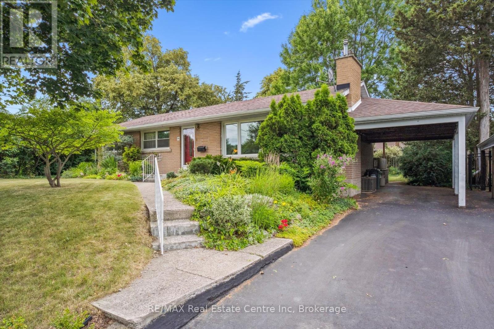 Property at 29 ECHO DRIVE image 1