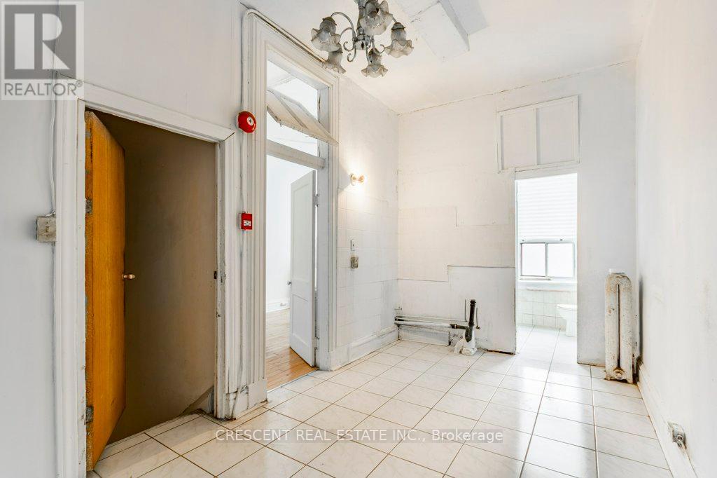 414 Queen Street W, Toronto (Kensington-Chinatown), Ontario  M5V 2A7 - Photo 19 - C12276601