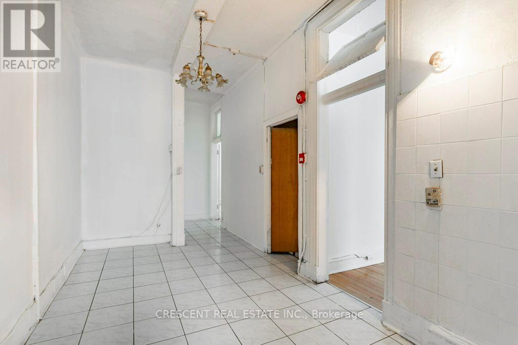 414 Queen Street W, Toronto (Kensington-Chinatown), Ontario  M5V 2A7 - Photo 20 - C12276601