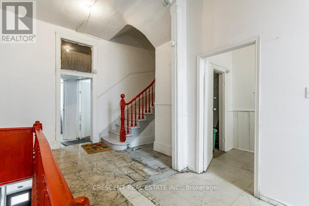 414 Queen Street W, Toronto (Kensington-Chinatown), Ontario  M5V 2A7 - Photo 4 - C12276601