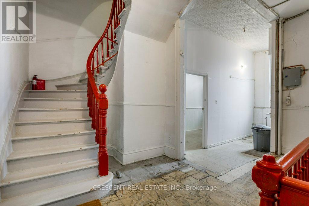 414 Queen Street W, Toronto (Kensington-Chinatown), Ontario  M5V 2A7 - Photo 6 - C12276601