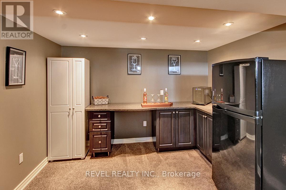 1341 Byron Baseline Road, London South, Ontario  N6K 2E5 - Photo 10 - X12276667