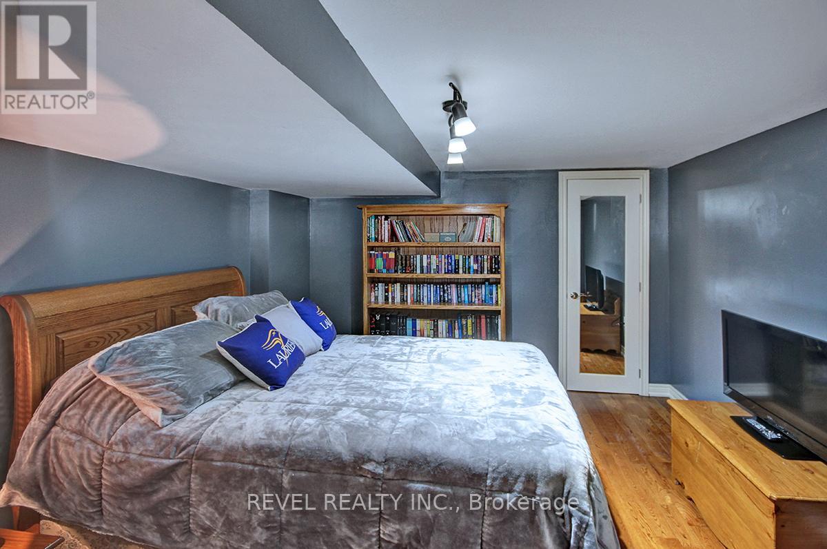 1341 Byron Baseline Road, London South, Ontario  N6K 2E5 - Photo 11 - X12276667