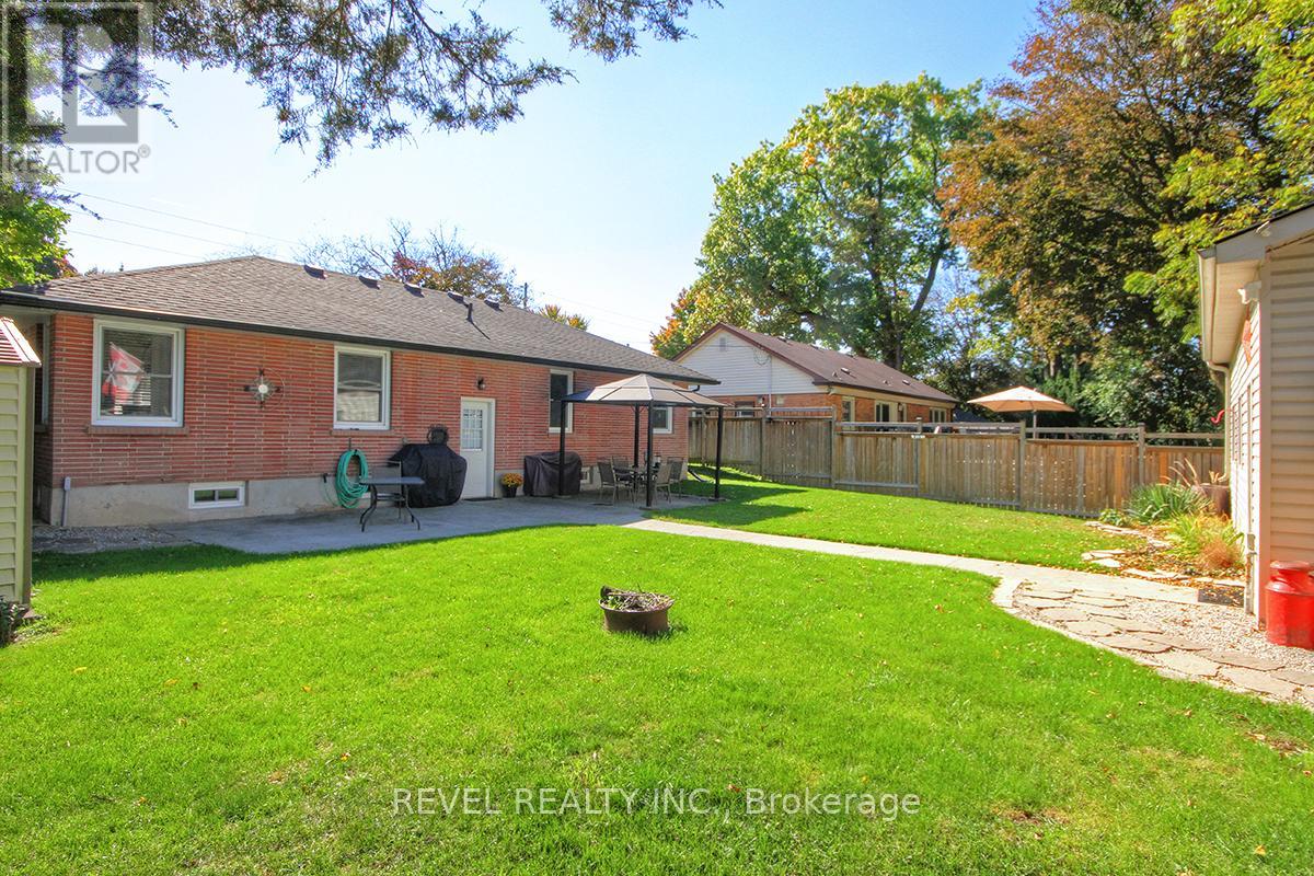 1341 Byron Baseline Road, London South, Ontario  N6K 2E5 - Photo 13 - X12276667