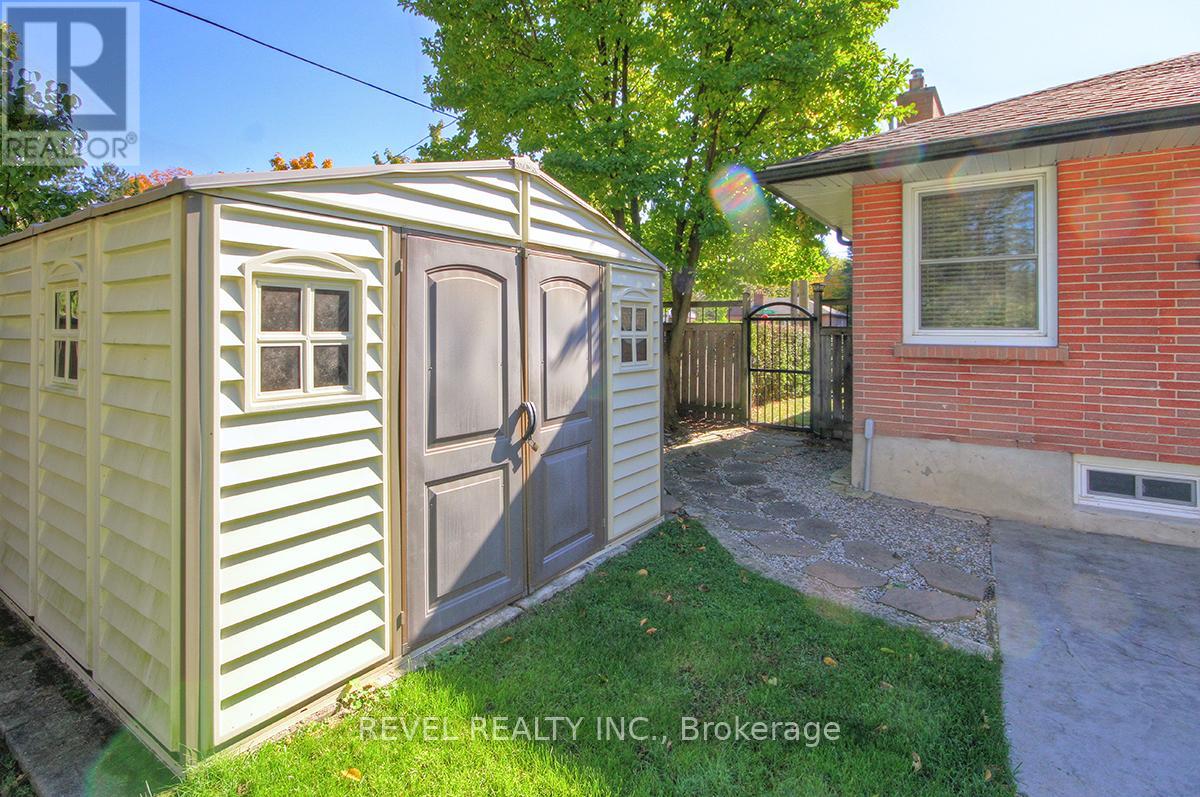 1341 Byron Baseline Road, London South, Ontario  N6K 2E5 - Photo 15 - X12276667