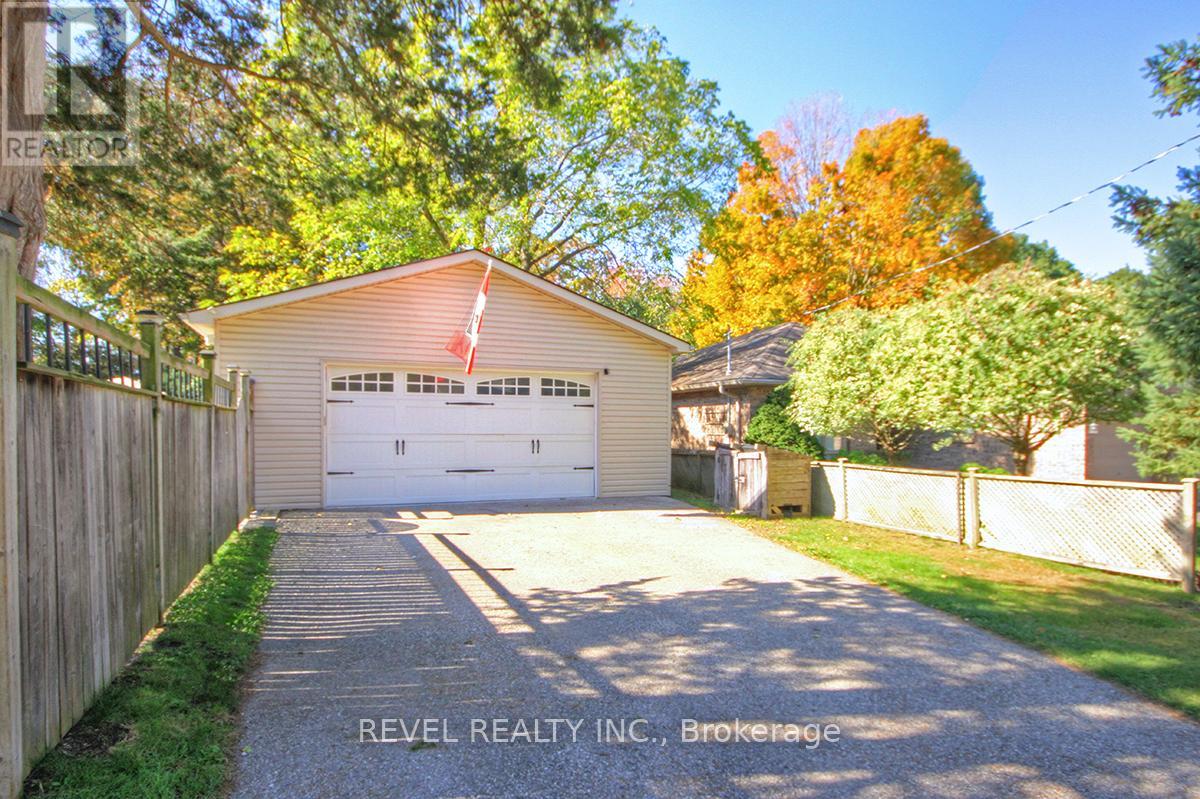 1341 Byron Baseline Road, London South, Ontario  N6K 2E5 - Photo 17 - X12276667
