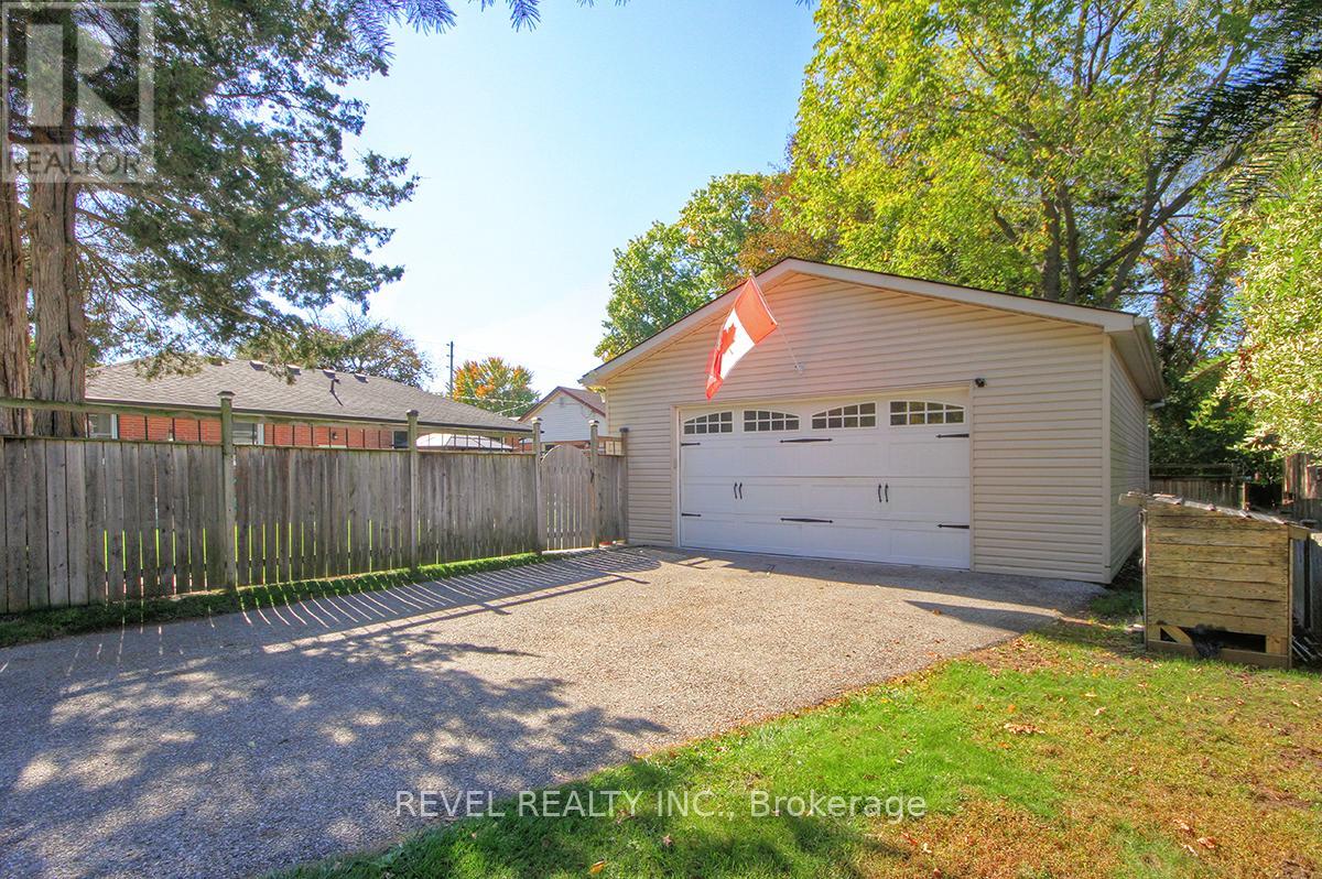 1341 Byron Baseline Road, London South, Ontario  N6K 2E5 - Photo 18 - X12276667