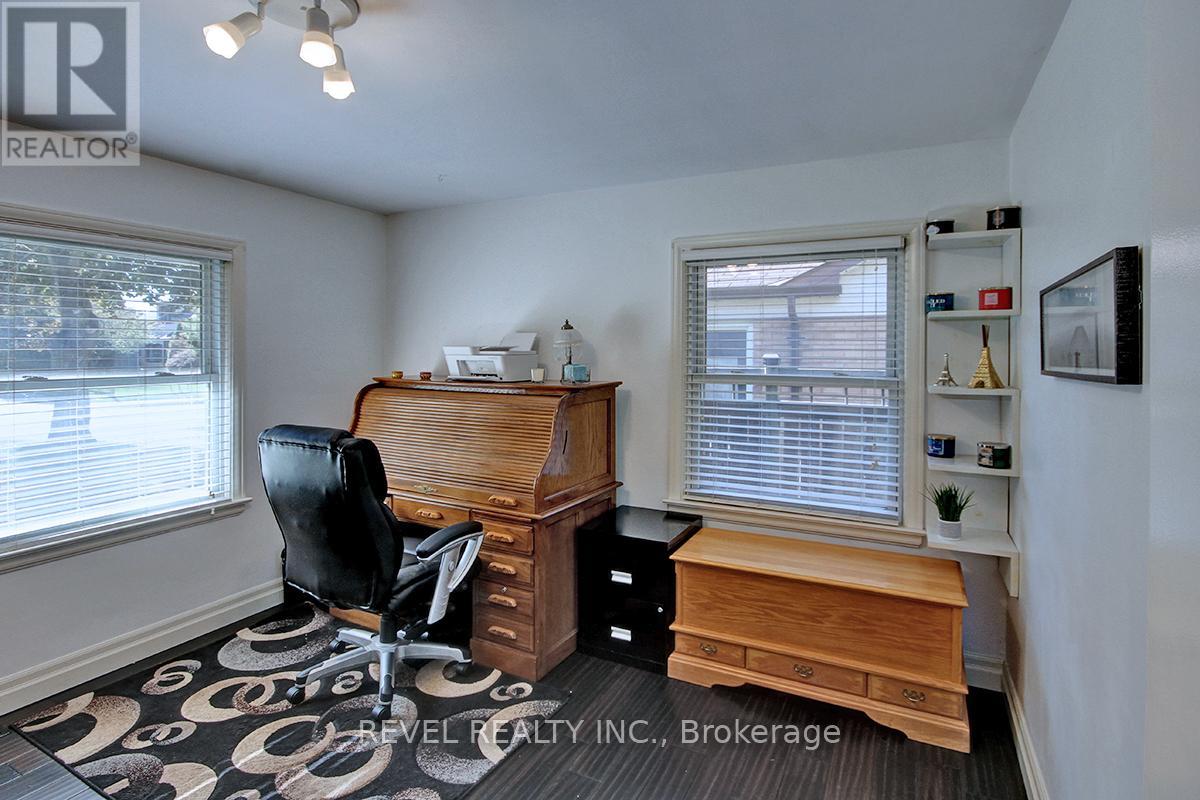 1341 Byron Baseline Road, London South, Ontario  N6K 2E5 - Photo 7 - X12276667