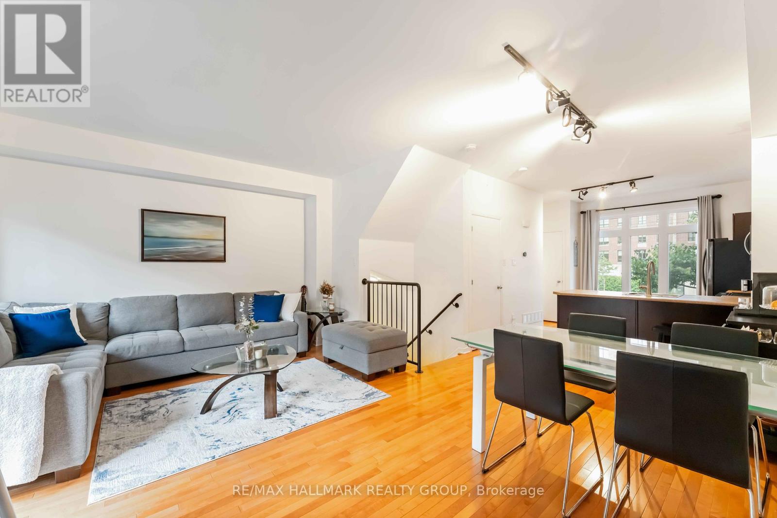 Property at 32 - 799 MONTREAL ROAD image 3