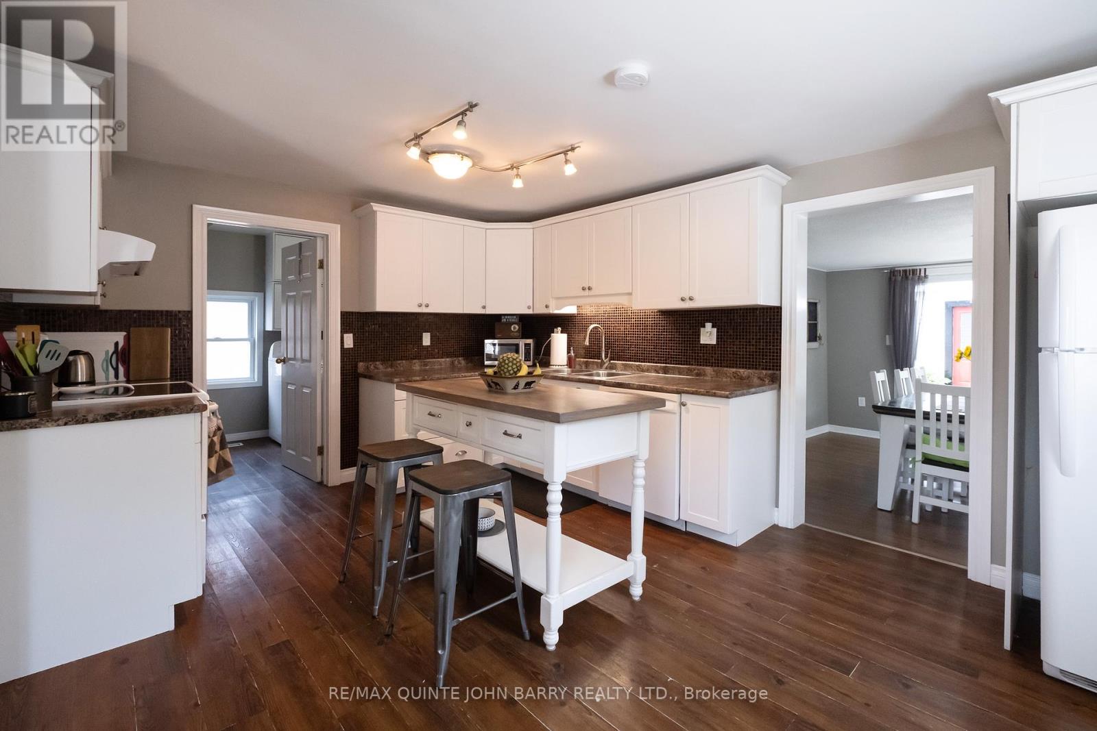 17 James Street, Quinte West (Trenton Ward), Ontario  K8V 2W8 - Photo 10 - X12276759