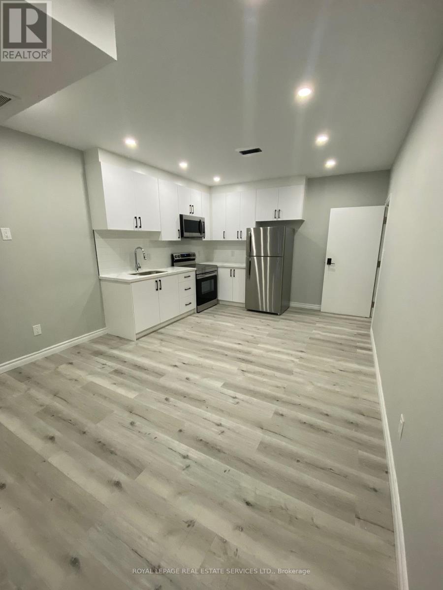 238 Queen Street S, Mississauga (Streetsville), Ontario  L5M 1L5 - Photo 10 - W12276530