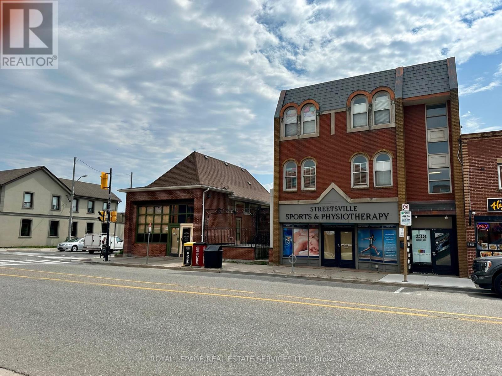 238 Queen Street S, Mississauga (Streetsville), Ontario  L5M 1L5 - Photo 2 - W12276530