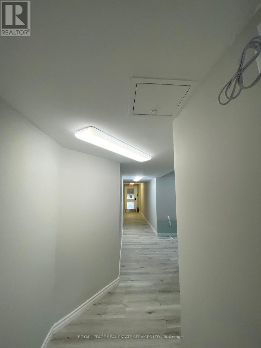 238 Queen Street S, Mississauga (Streetsville), Ontario  L5M 1L5 - Photo 20 - W12276530