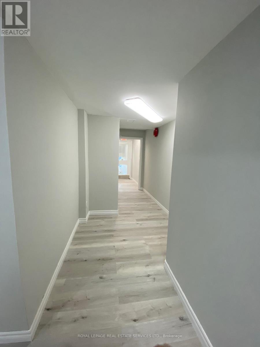 238 Queen Street S, Mississauga (Streetsville), Ontario  L5M 1L5 - Photo 21 - W12276530