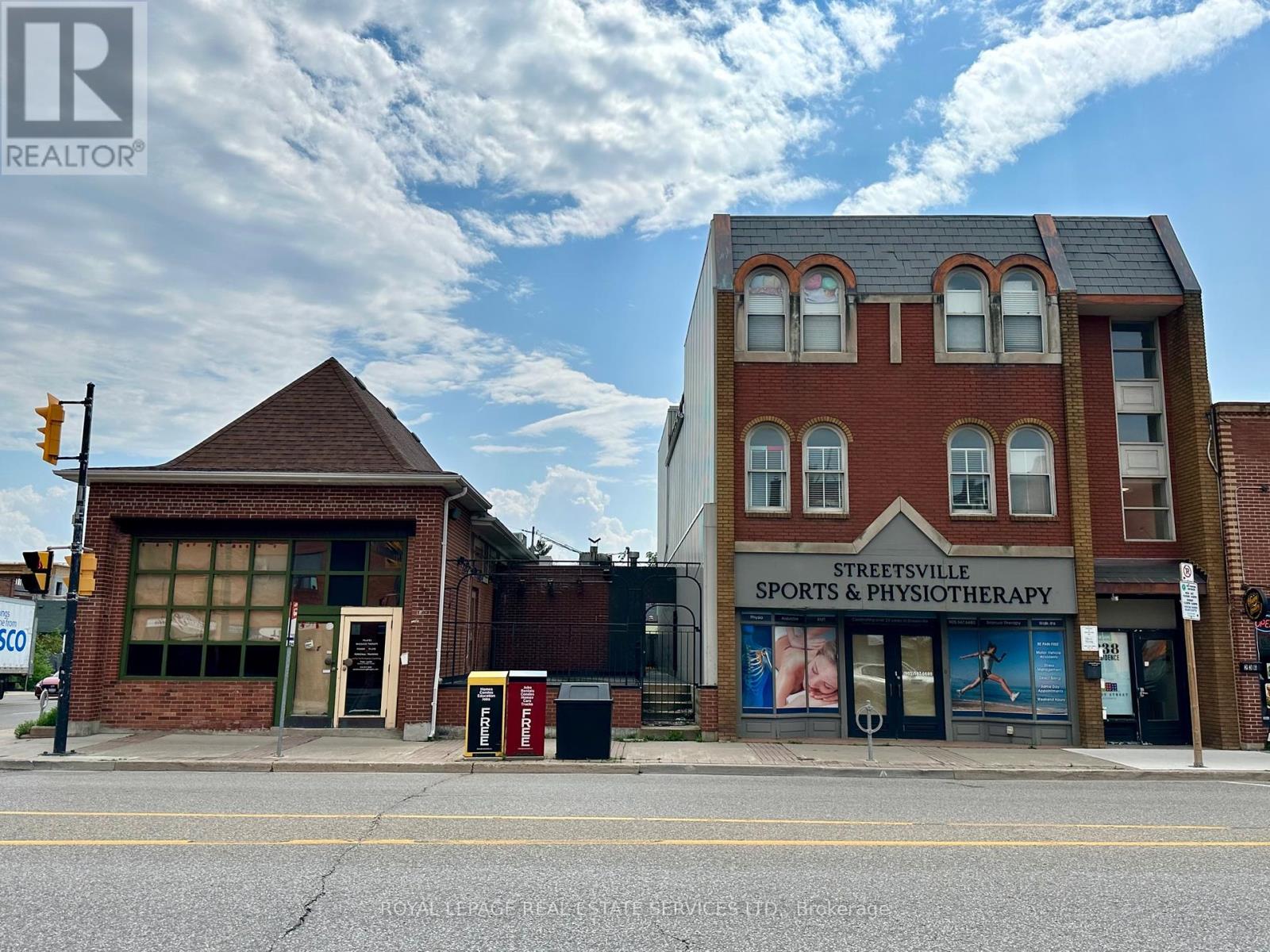 238 Queen Street S, Mississauga (Streetsville), Ontario  L5M 1L5 - Photo 3 - W12276530