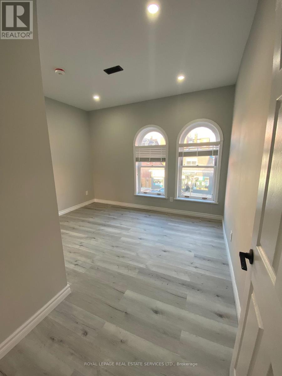 238 Queen Street S, Mississauga (Streetsville), Ontario  L5M 1L5 - Photo 4 - W12276530