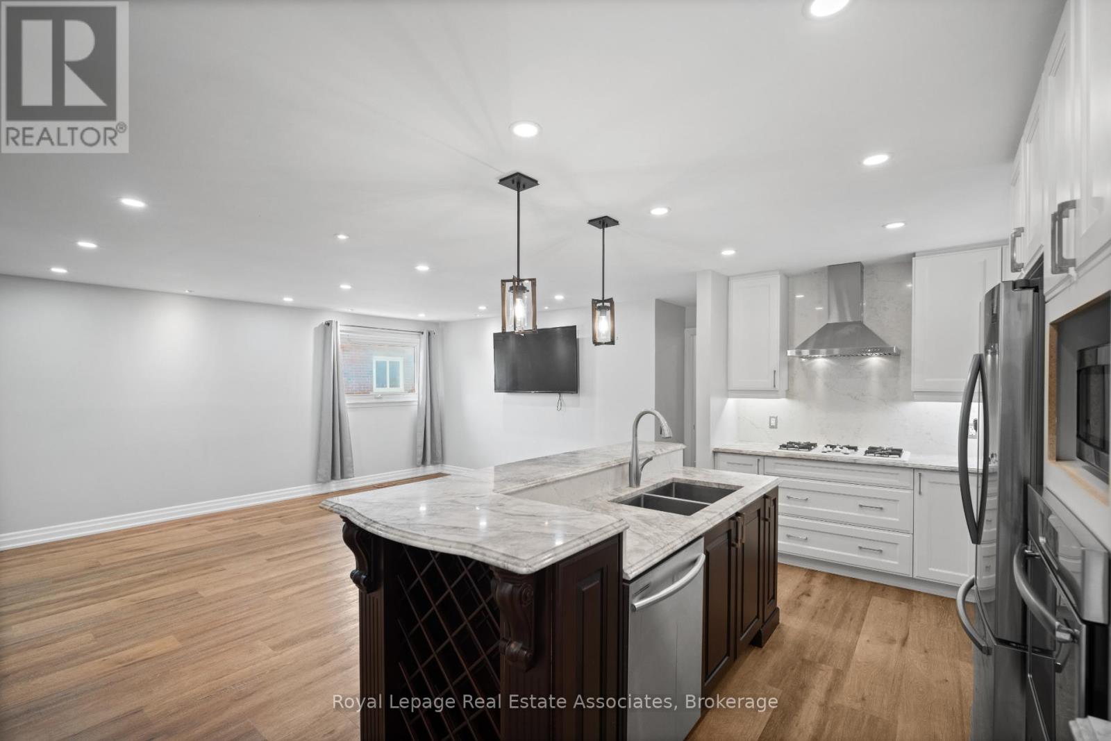 Property at 168 TIDEY AVENUE image 2