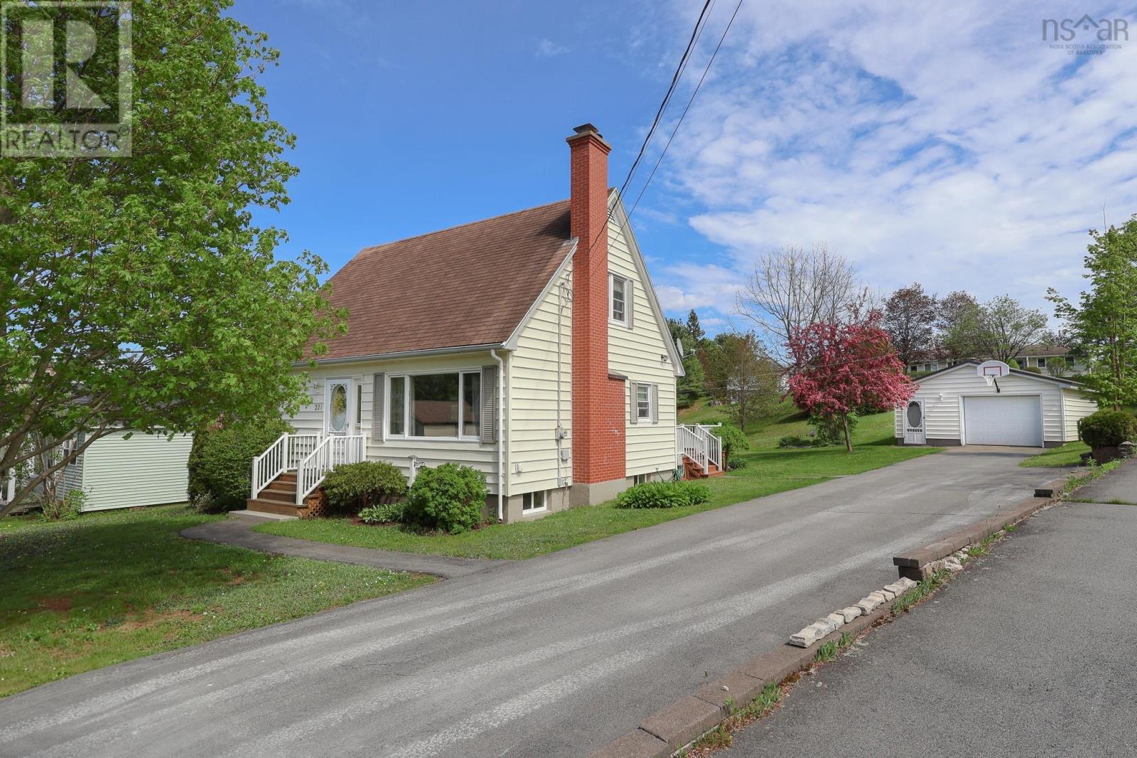 Property at 221 Empire Street image 1