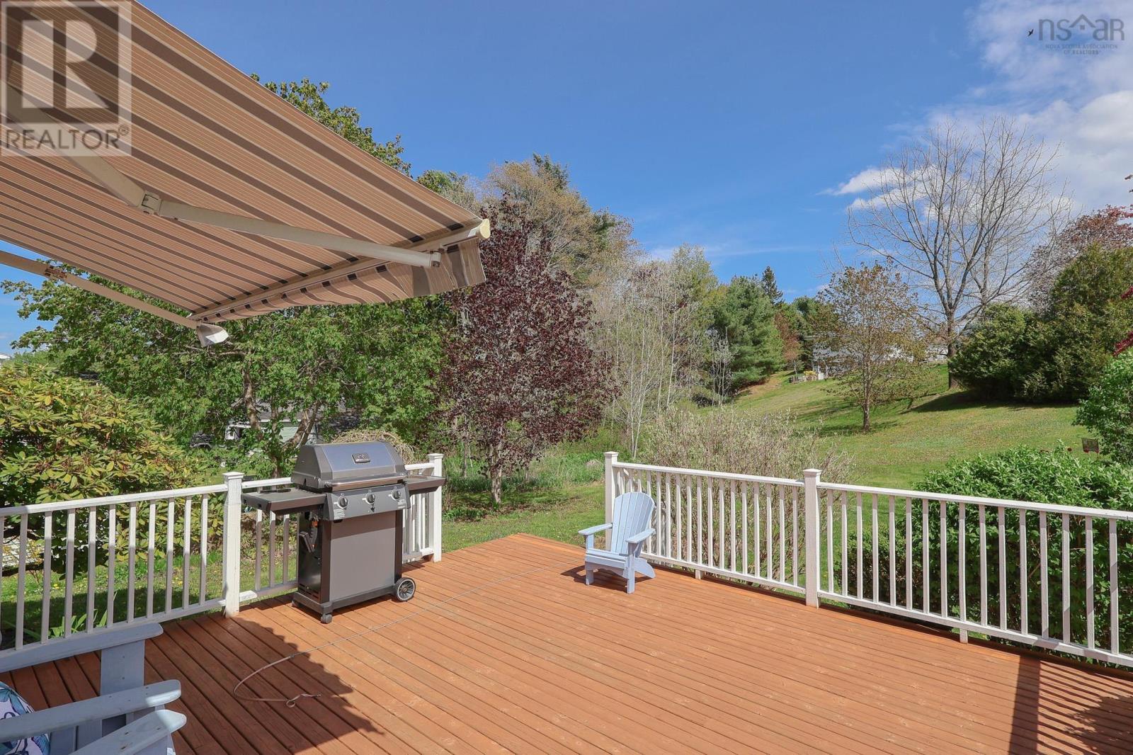 Property at 221 Empire Street image 4