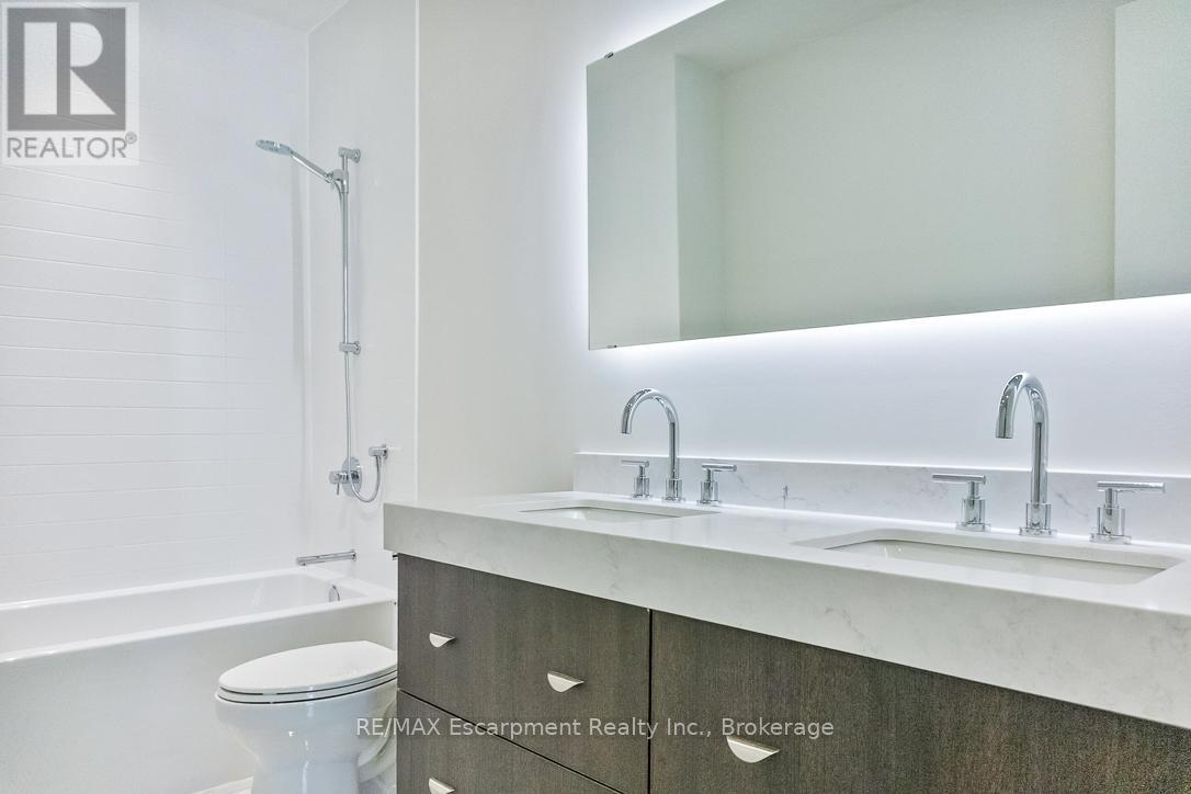216 - 123 Maurice Drive, Oakville, Ontario  L6K 2W6 - Photo 8 - W12213626