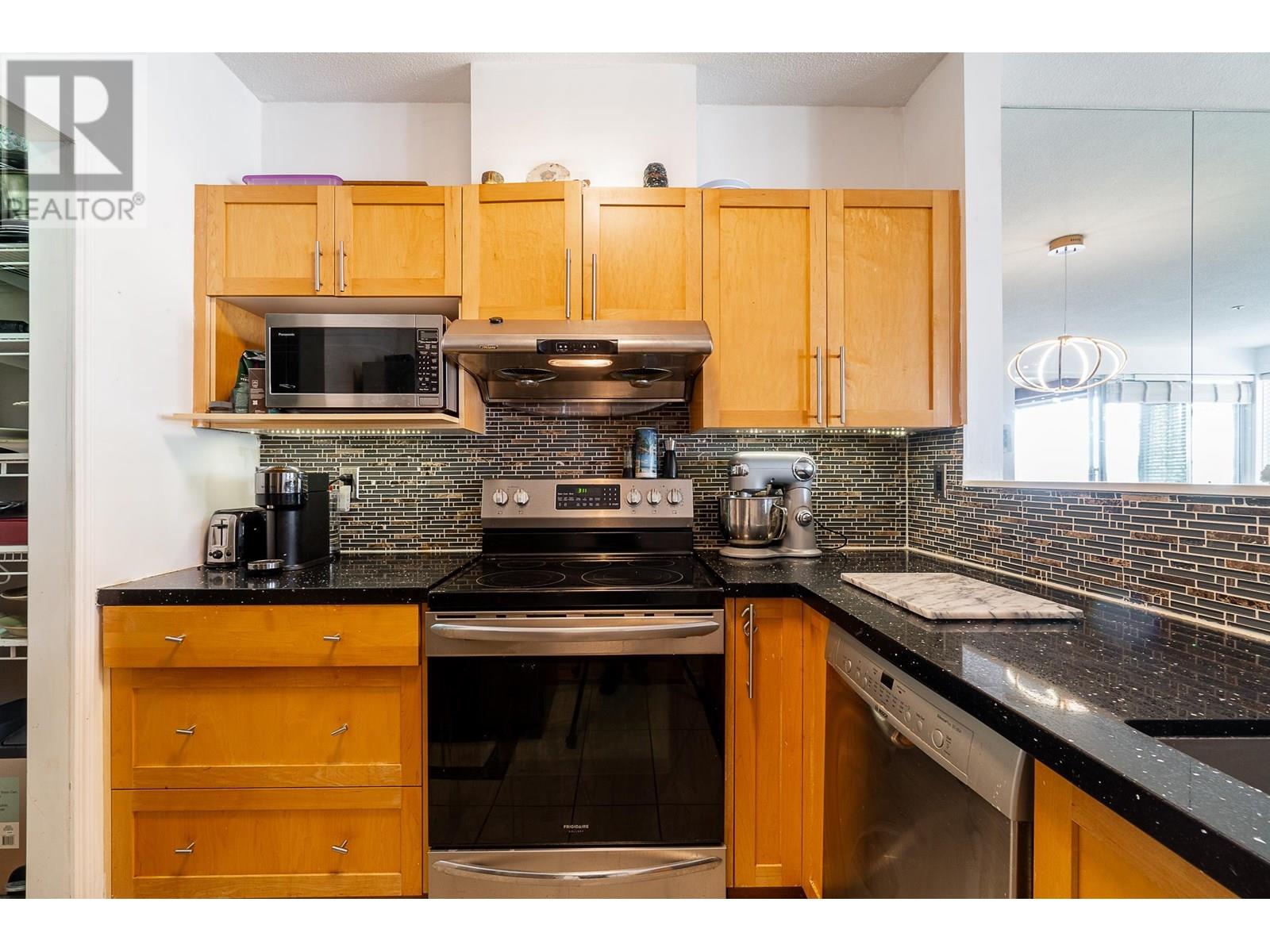 Listing Picture 5 of 31 : 310 1820 E KENT AVENUE SOUTH AVENUE, Vancouver / 溫哥華 - 魯藝地產 Yvonne Lu Group - MLS Medallion Club Member