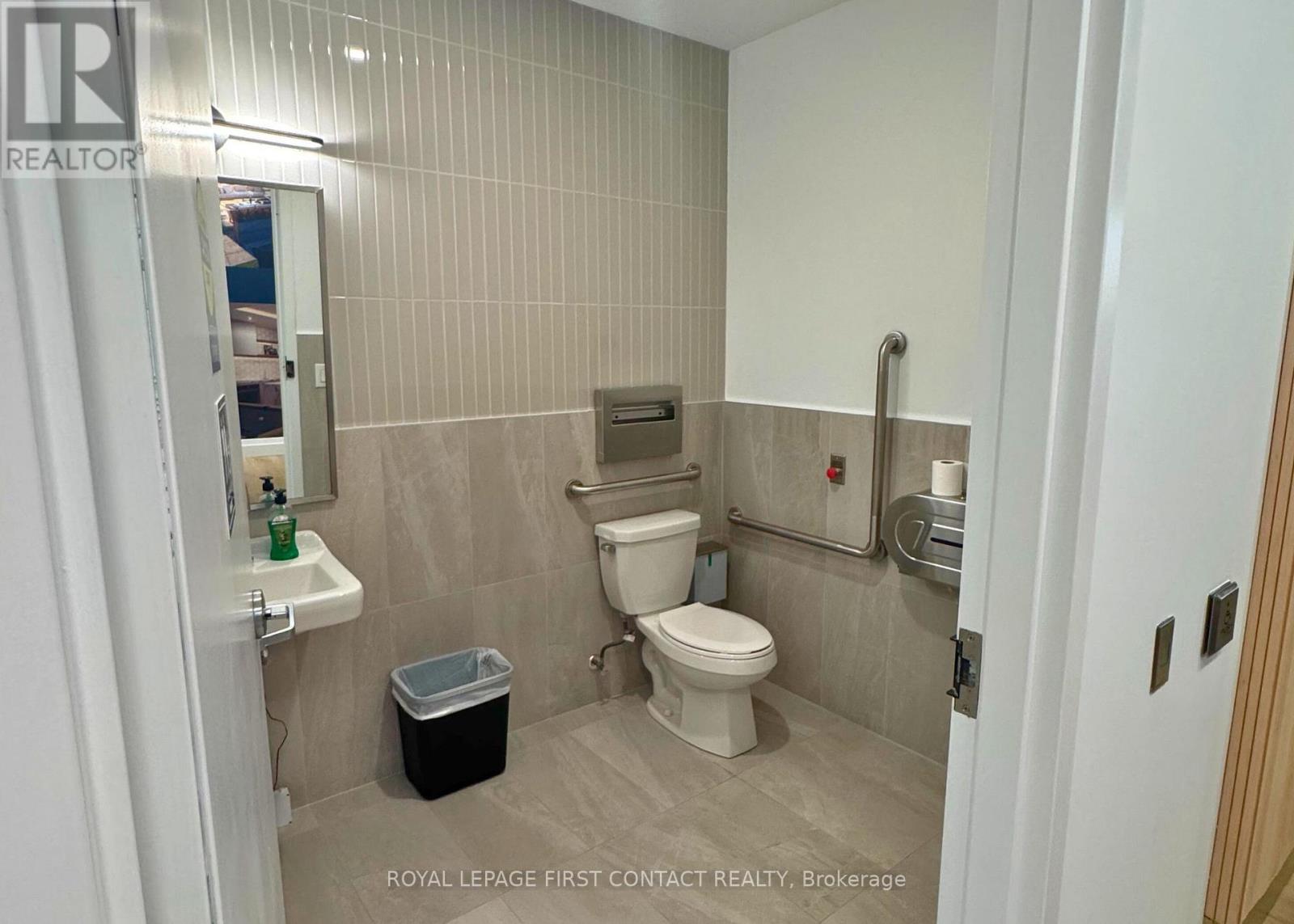 104 - 11 Lakeside Terrace, Barrie, Ontario  L4M 0H9 - Photo 9 - S12276742