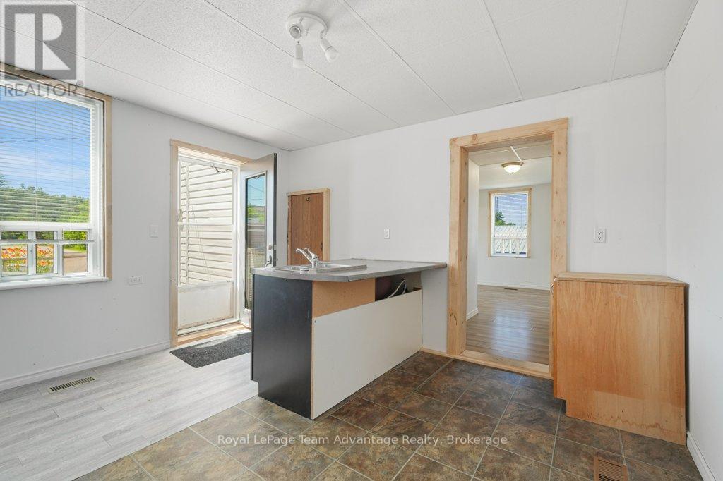 76 Bowes Street, Parry Sound, Ontario  P2A 2L7 - Photo 15 - X12276806