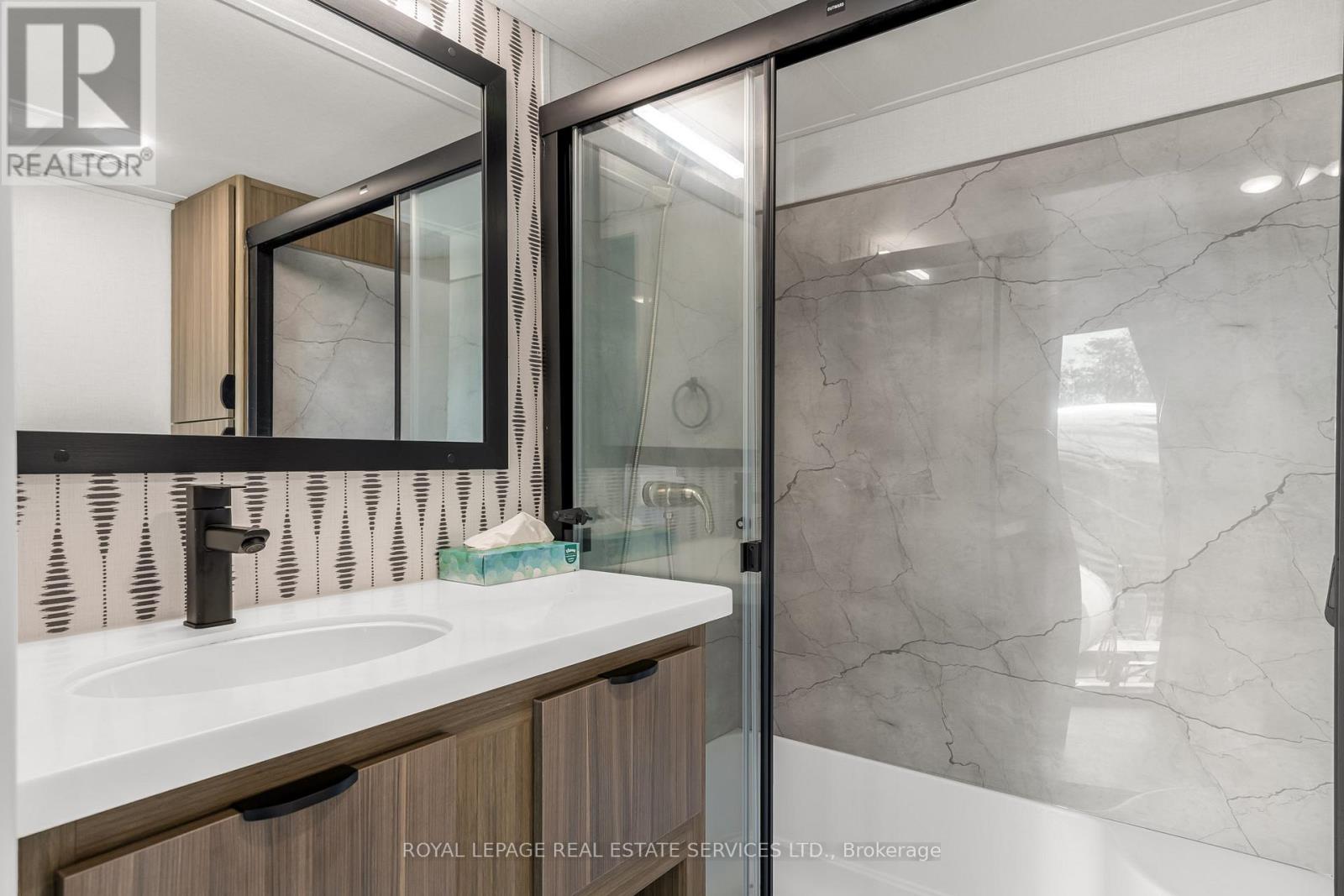 2 - 2380 Royal Windsor Drive, Oakville, Ontario  L6J 7Y2 - Photo 17 - W12276689
