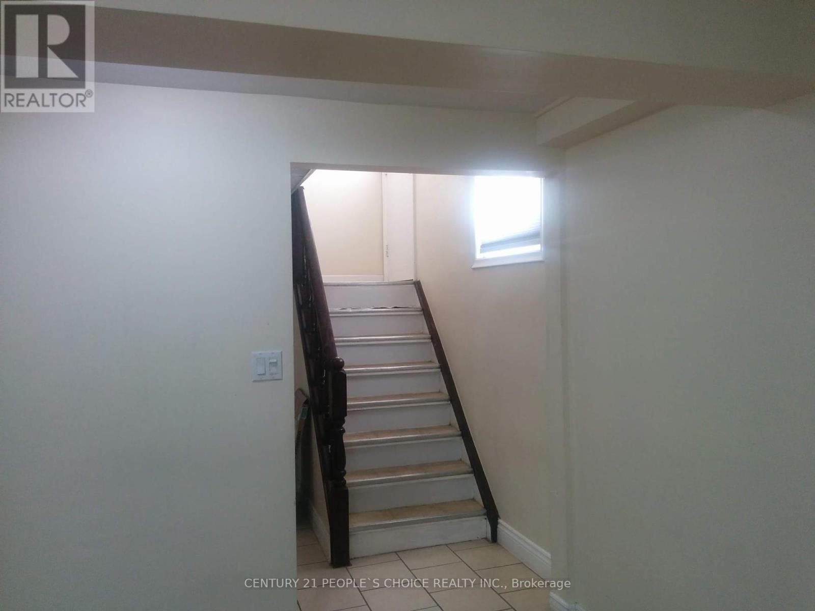 3429 Queenston Drive, Mississauga, Ontario  L5C 2G5 - Photo 11 - W12276757