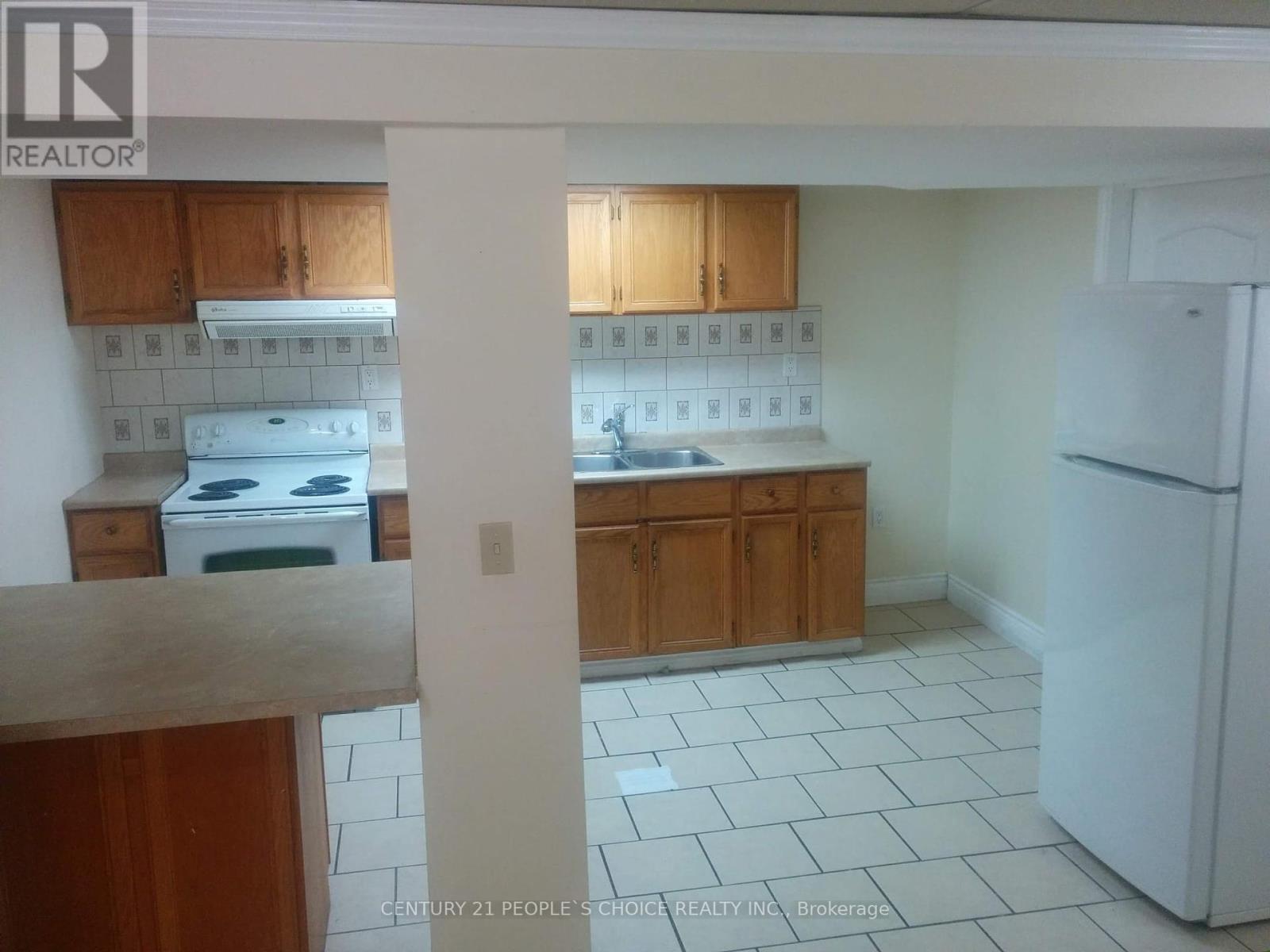 3429 Queenston Drive, Mississauga, Ontario  L5C 2G5 - Photo 2 - W12276757