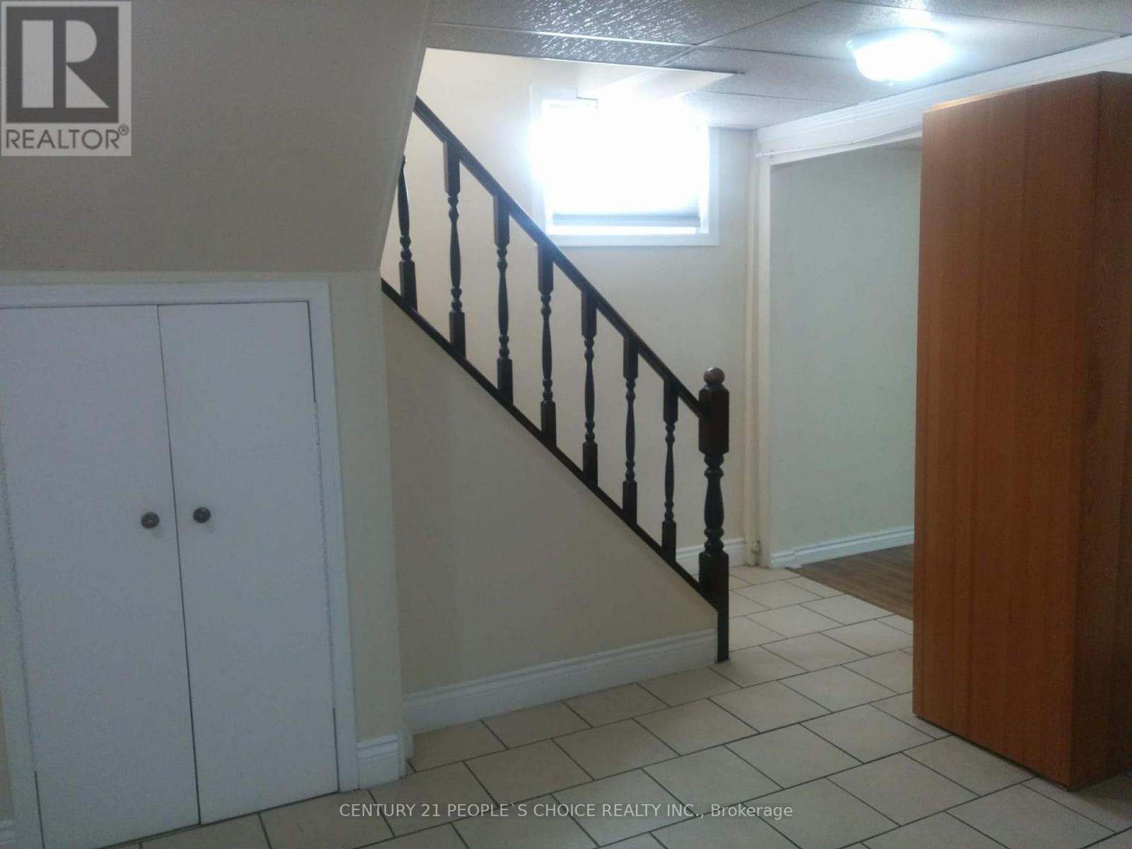 3429 Queenston Drive, Mississauga, Ontario  L5C 2G5 - Photo 4 - W12276757