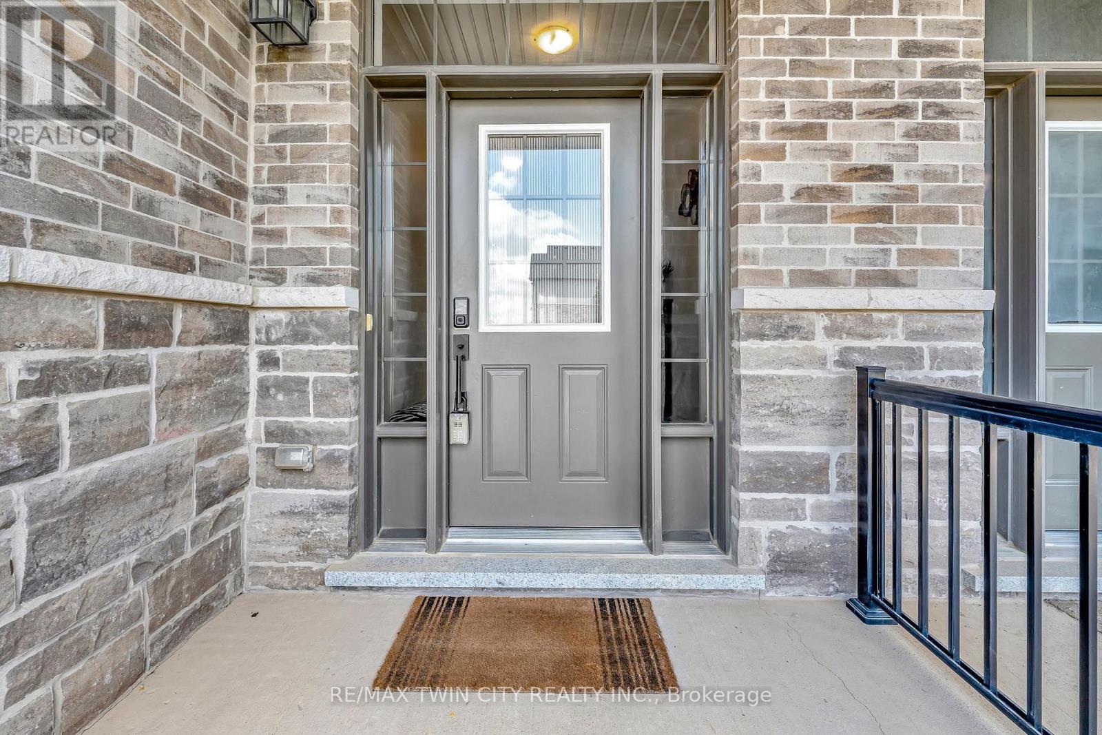 Property at 592 MAYAPPLE STREET image 3