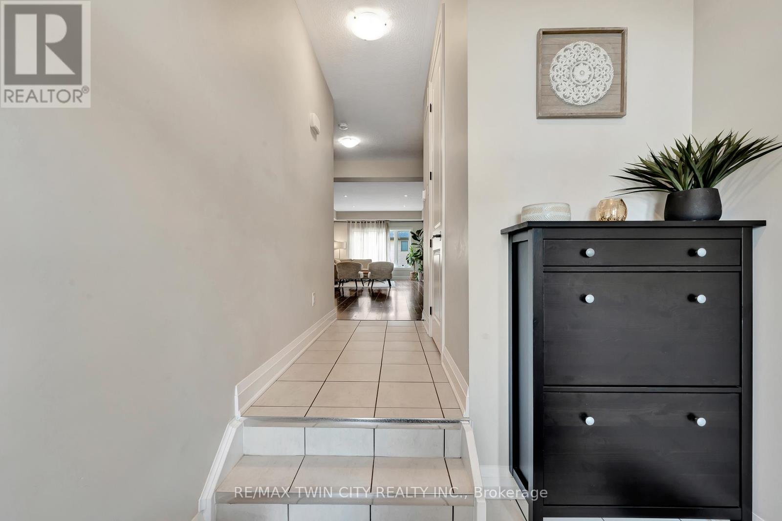 Property at 592 MAYAPPLE STREET image 5