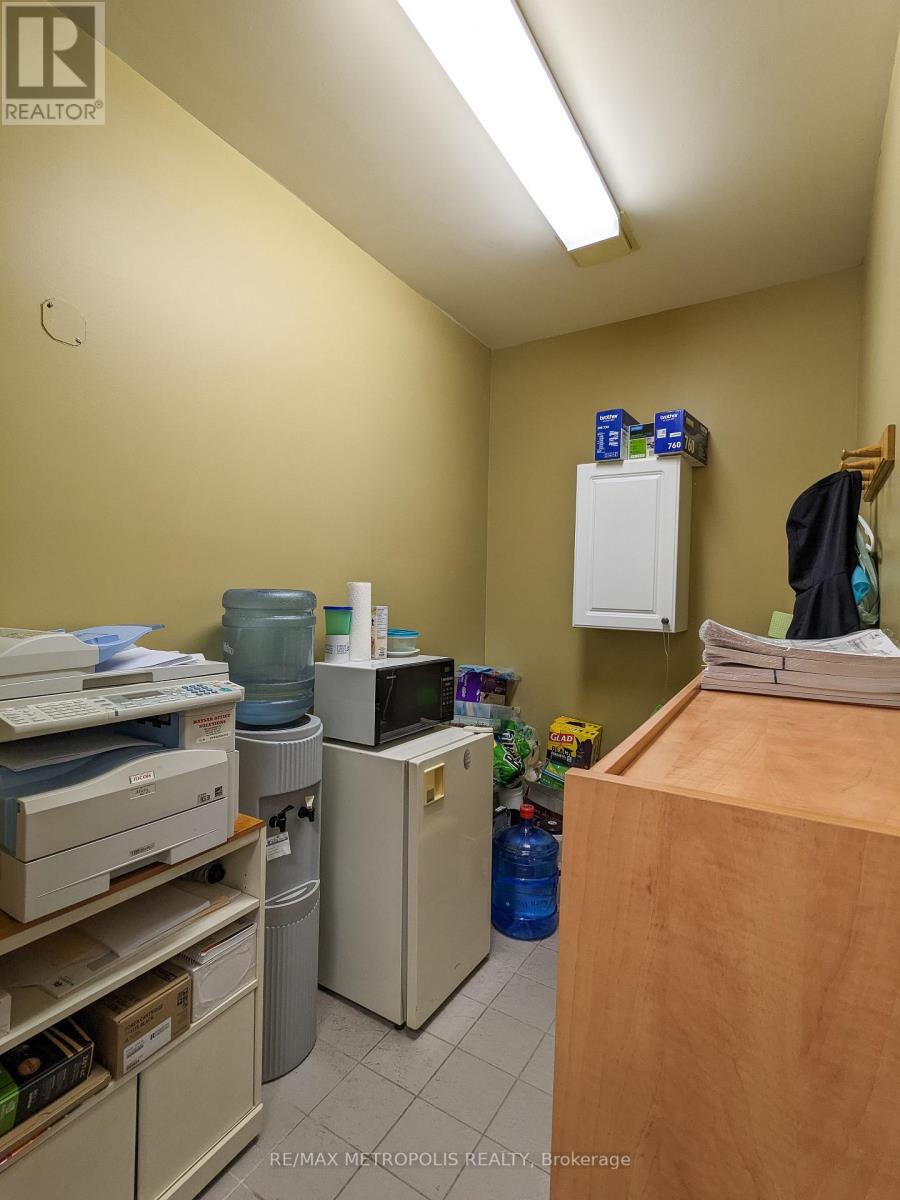 140 Cameron Street, Sarnia, Ontario  N7T 4V8 - Photo 12 - X12276732