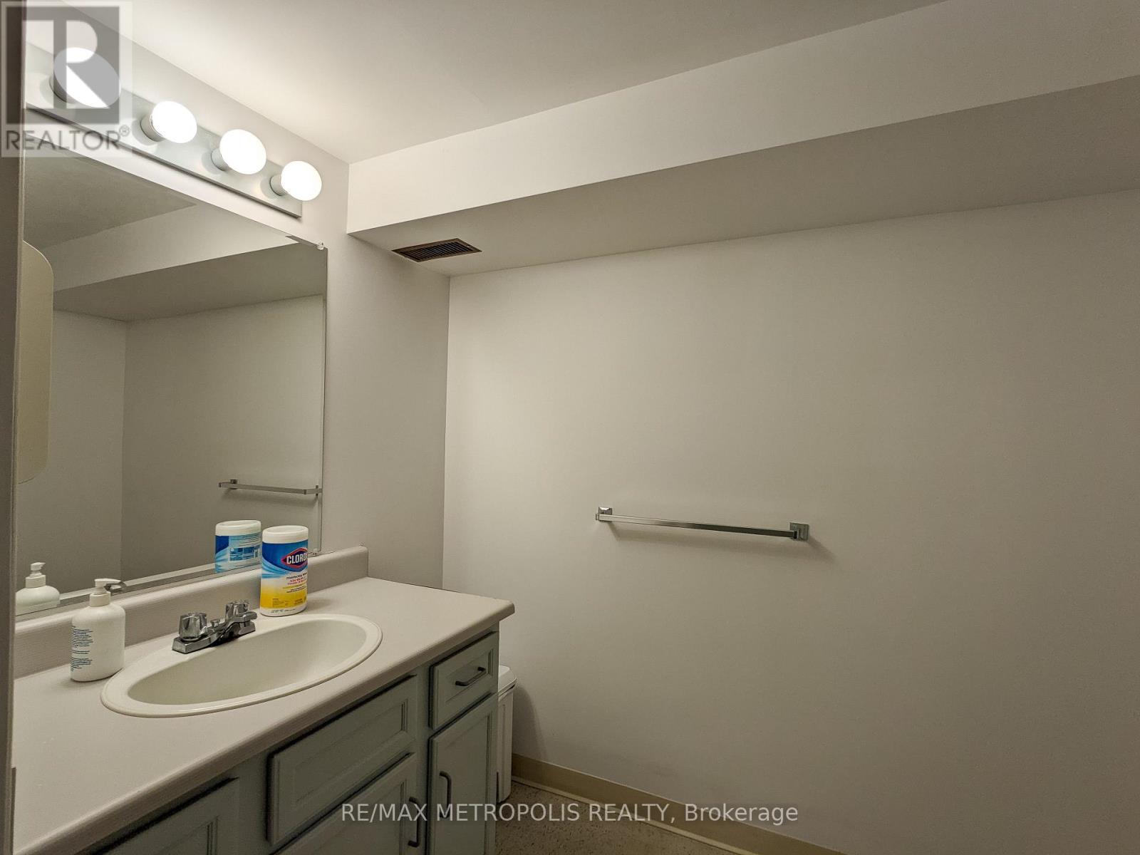 140 Cameron Street, Sarnia, Ontario  N7T 4V8 - Photo 21 - X12276732