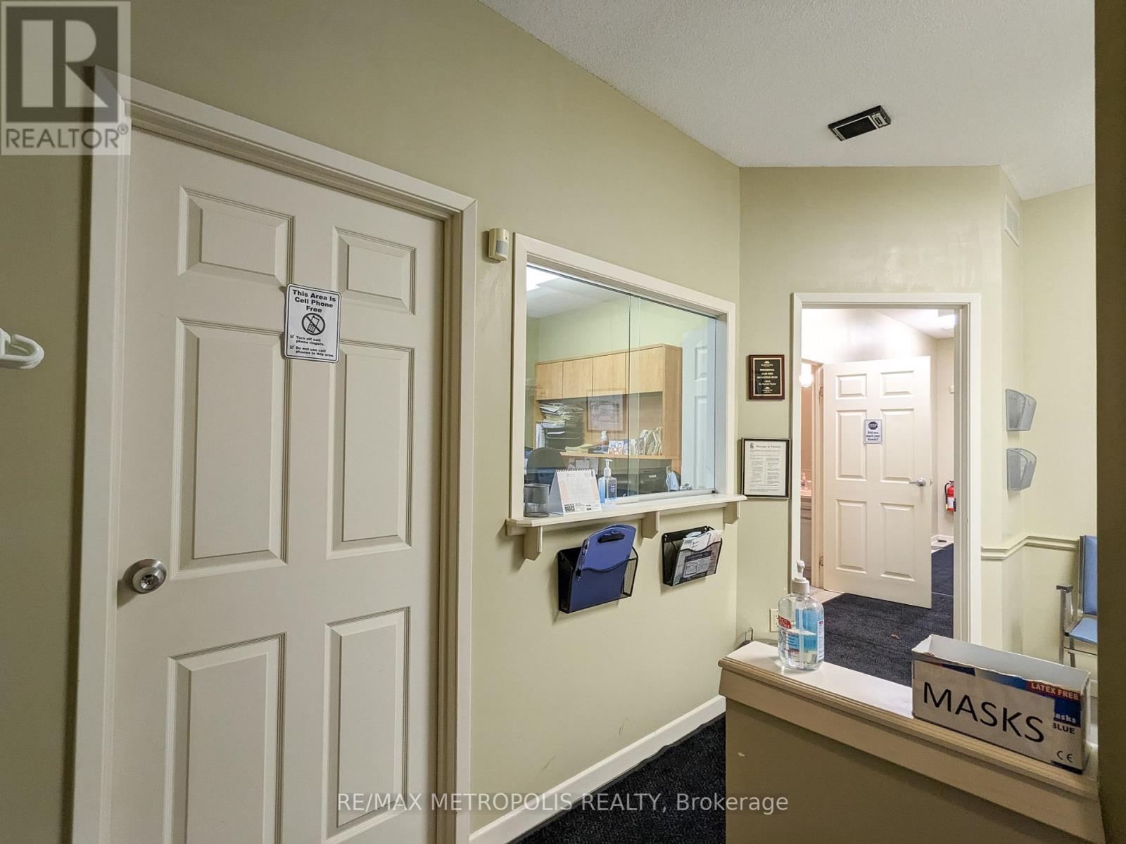 140 Cameron Street, Sarnia, Ontario  N7T 4V8 - Photo 4 - X12276732