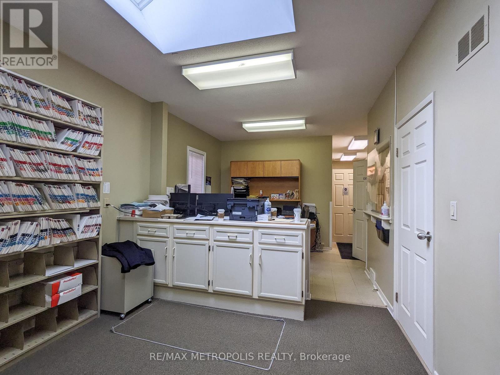 140 Cameron Street, Sarnia, Ontario  N7T 4V8 - Photo 6 - X12276732