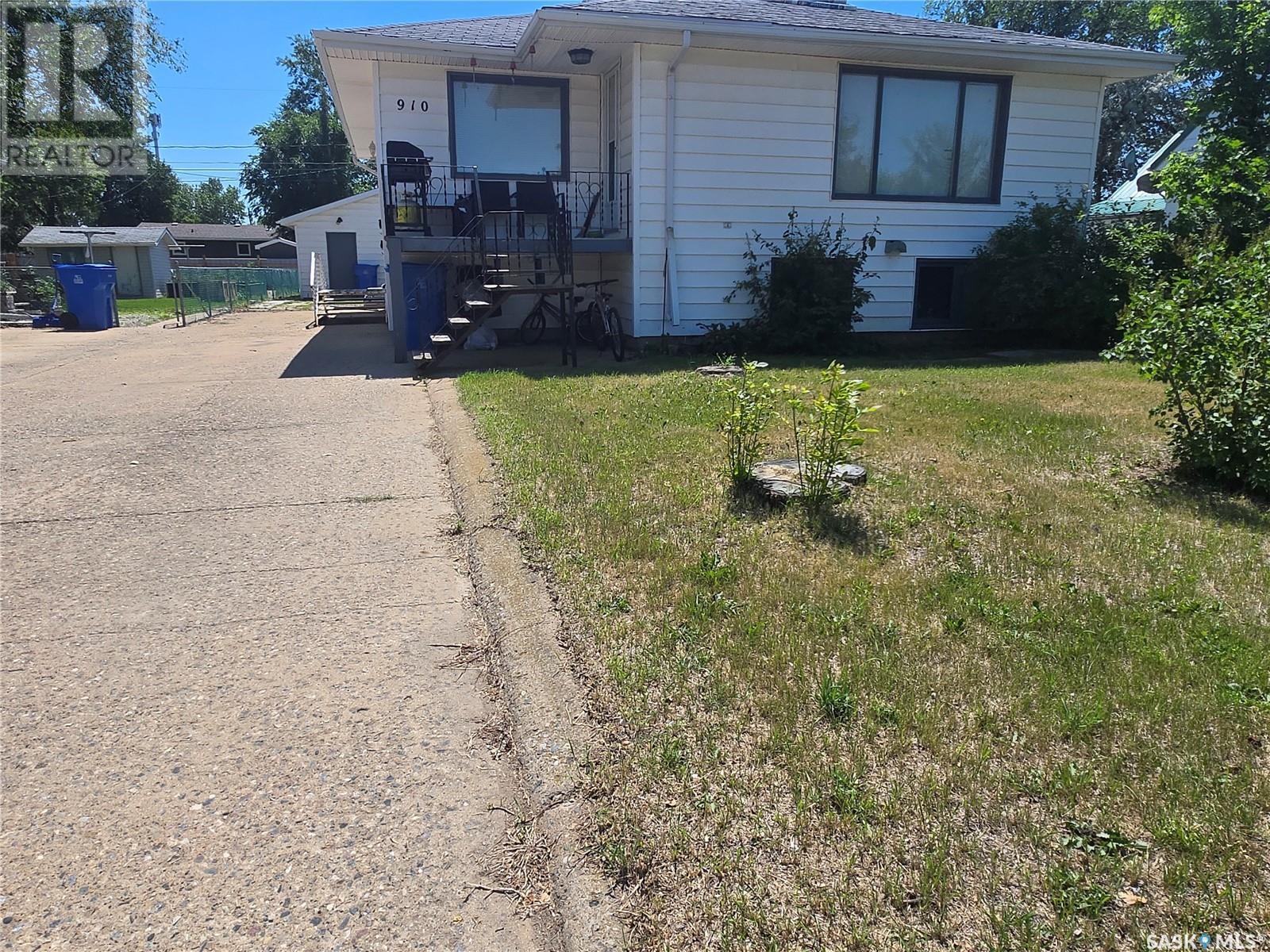 Property at 910 Isabelle STREET image 2