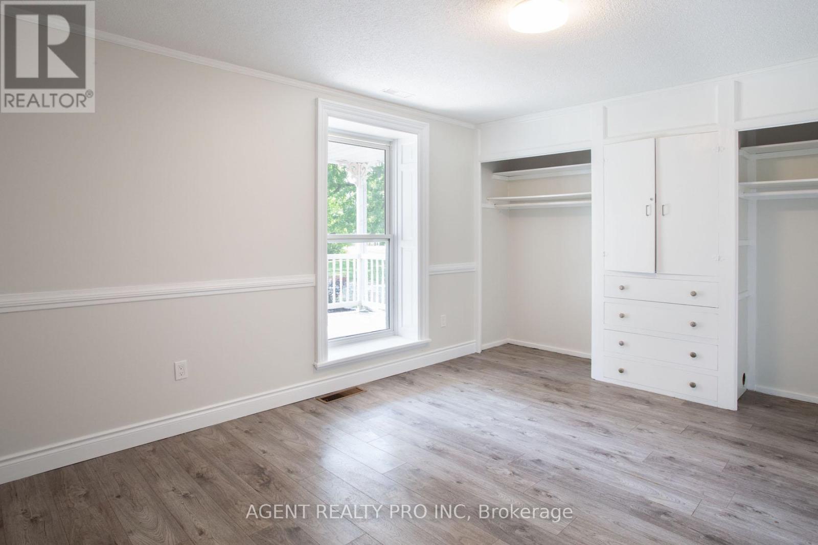 24264 Coldstream Road, Middlesex Centre, Ontario  N0M 2A0 - Photo 13 - X12276945